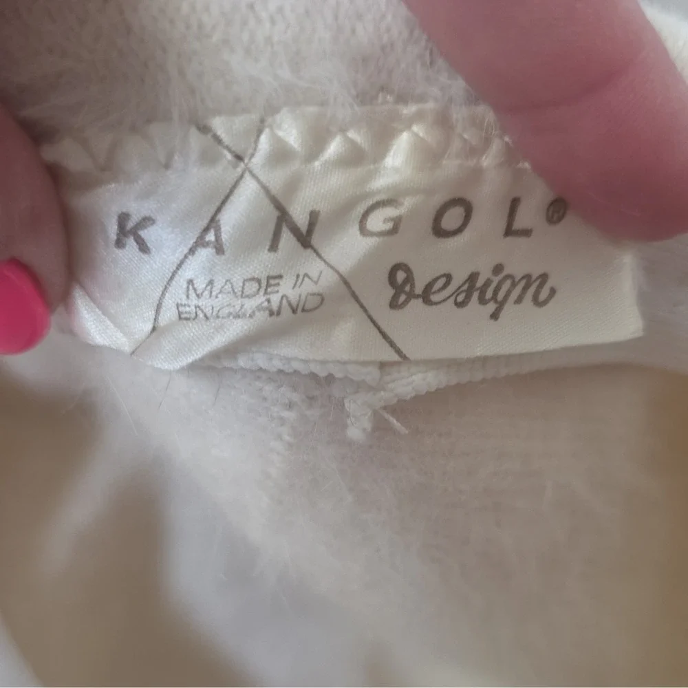 Vintage Y2K Kangol Ivory Faux Fur Newsboy Cap Solid Button Accent